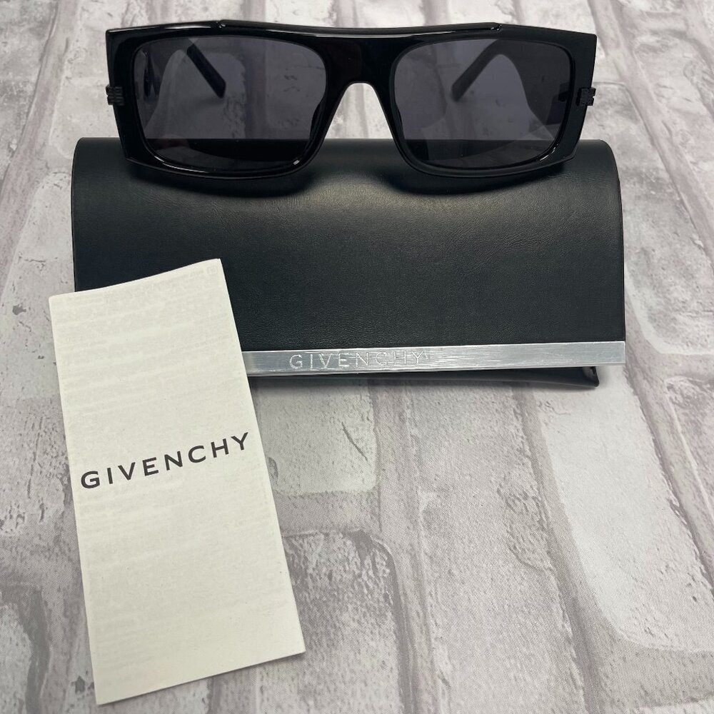 GIVENCHY Black Square Mask GV40011 Sunglasses